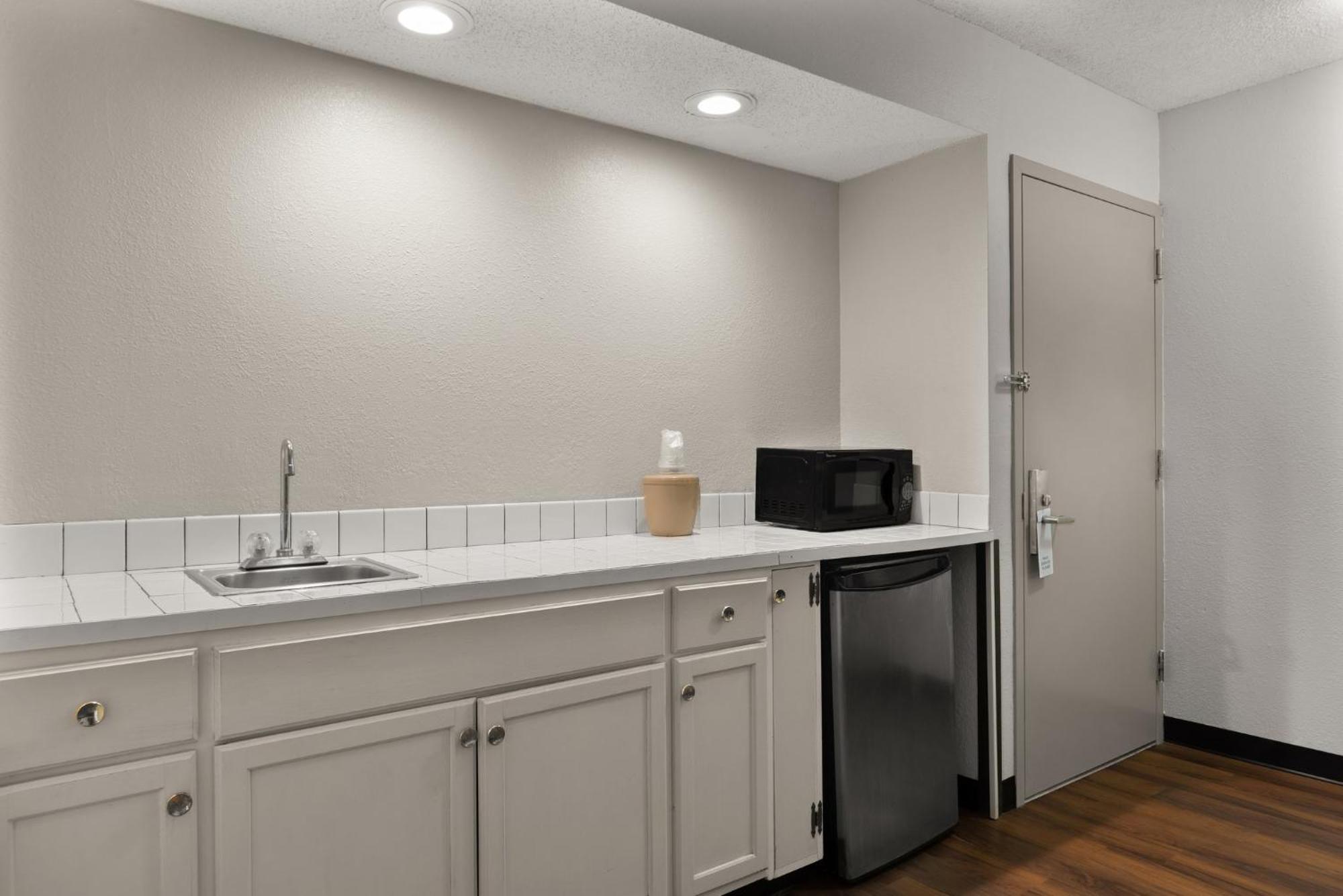 Red Roof Inn & Suites Savannah Airport Pooler Zewnętrze zdjęcie